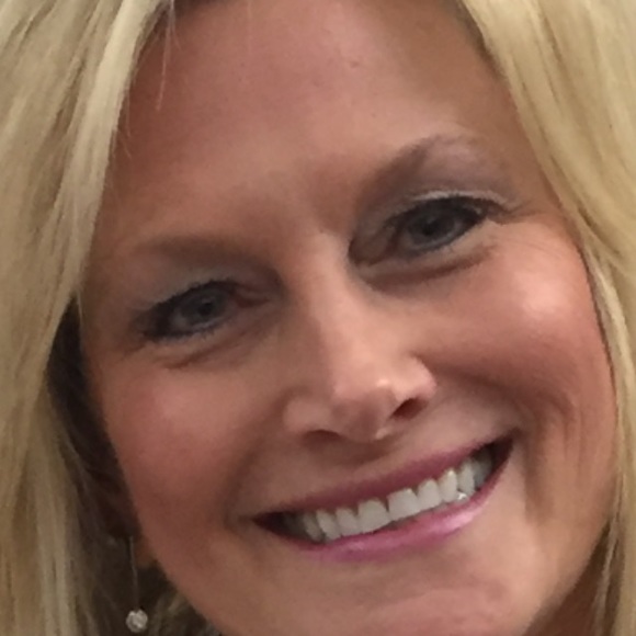 Meet your Posher, Julie - Picture 1 of 1